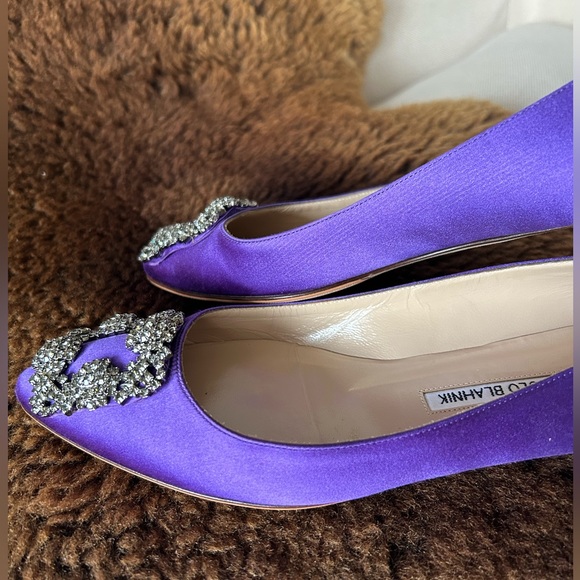 Manolo Blahnik Hangisi Satin Flats - Picture 7 of 13